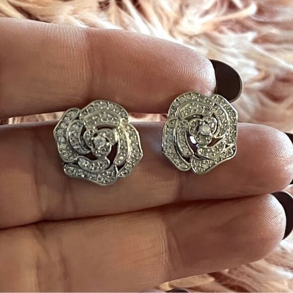 The Romantic 925 Silver & cubic zirconia Rose design Stud Earrings - Picture 5 of 10
